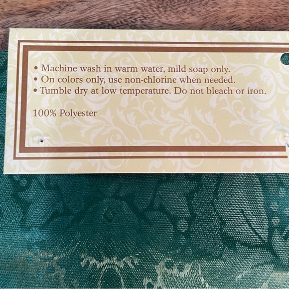 Decorative Red and Green Dinning Table Runner Bundle 12in x 72in Polyester - Picture 13 of 15